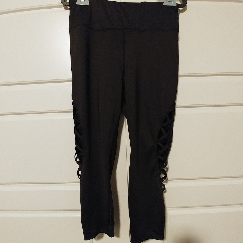 Comfy leggings with decorative calf cut outs